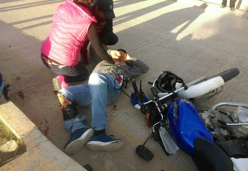 En Huajuapan joven se tritura la pierna en un accidente en motocicleta
