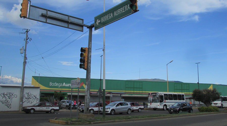 Comando armado roba camioneta y 80 mil pesos en estacionamiento de centro comercial | El Imparcial de Oaxaca