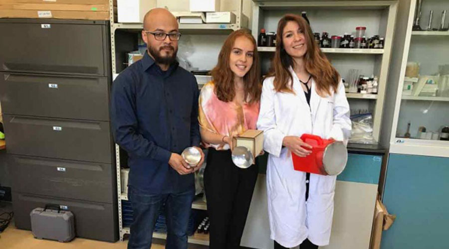Universitarias mexicanas crean lampara que puede funcionar con orina