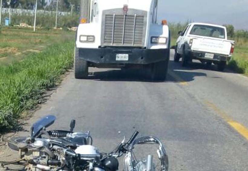 Embisten a motociclista sobre la carretera a Zimatlán
