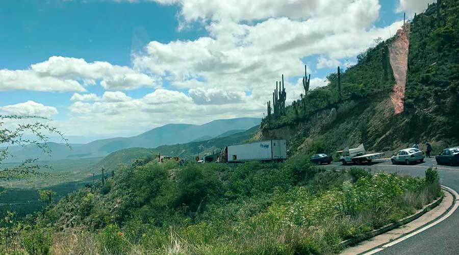 Cae al fondo de barranco en la Mixteca | El Imparcial de Oaxaca