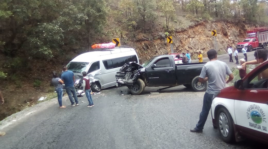 Aparatoso choque en la 175 deja dos personas lesionadas | El Imparcial de Oaxaca