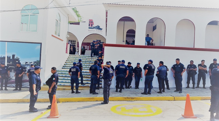 Acusan al director de la policía de Matías Romero de vender uniformes | El Imparcial de Oaxaca