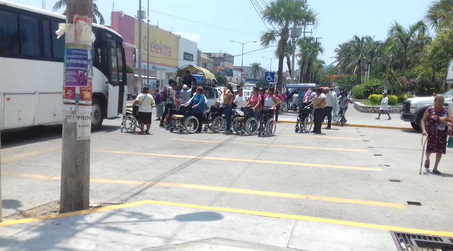 Adultos mayores del Istmo sin apoyos gubernamentales