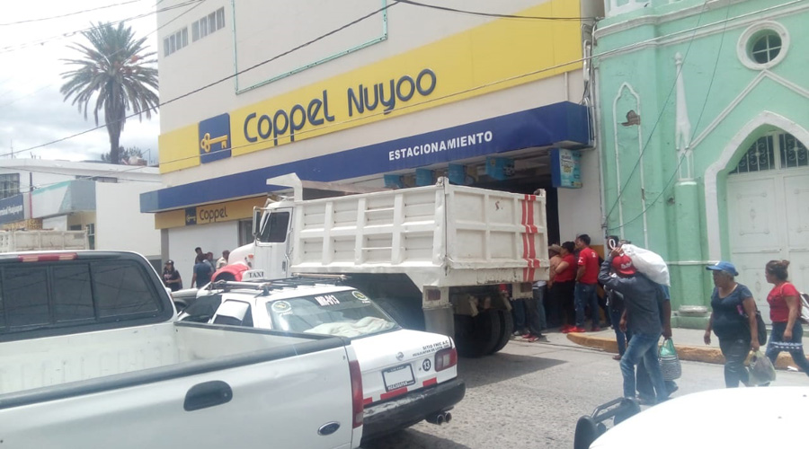 Se movilizan taxistas y camioneros por conflicto de obra en Huajuapan | El Imparcial de Oaxaca