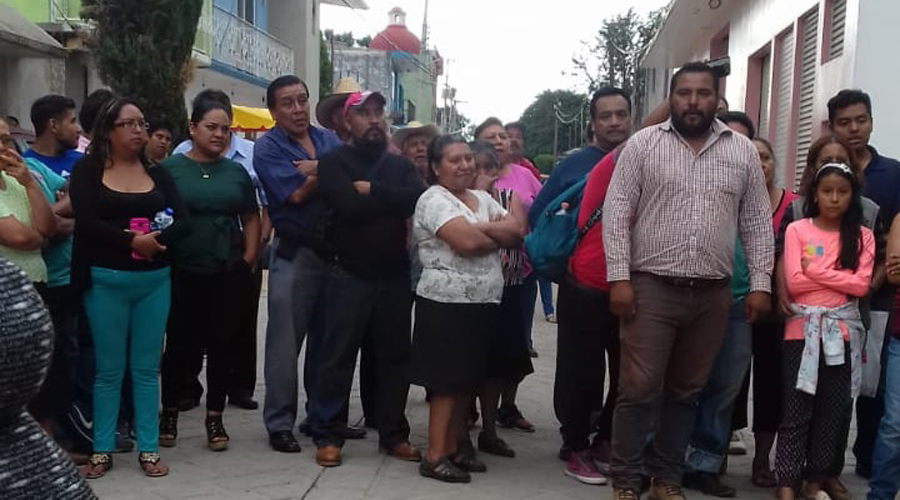 Cuatro regidoras de San Jacinto Amilpas impiden abrir la  Casa de la Cultura