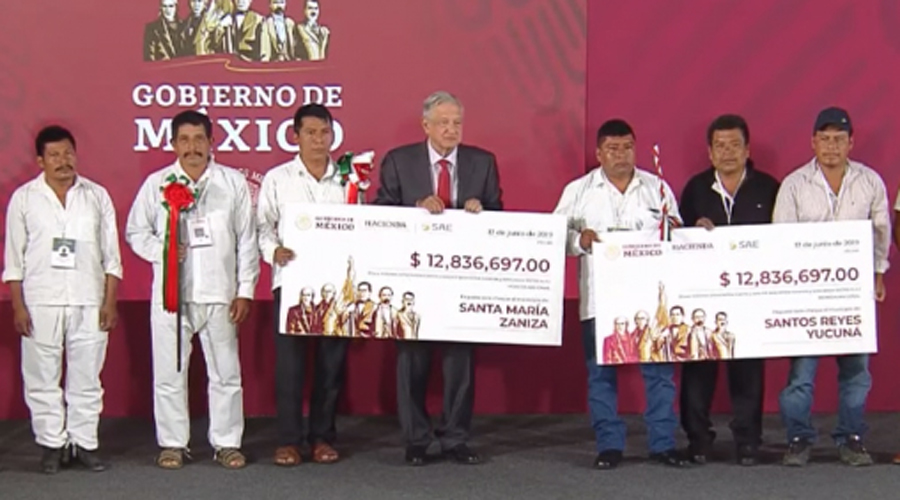 Entrega AMLO más de 25 mdp a dos municipios de Oaxaca | El Imparcial de Oaxaca