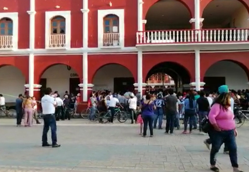 Toman regidores palacio municipal de la Villa de Zaachila, Oaxaca