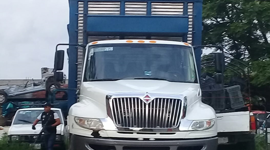 Recuperan camión robado en Ocotlán de Morelos