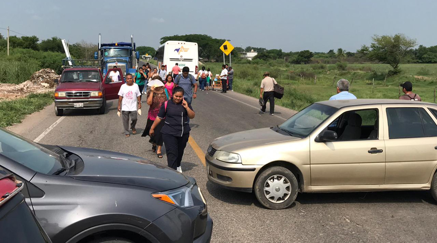 FUCO bloquea la carretera en Juchitán | El Imparcial de Oaxaca