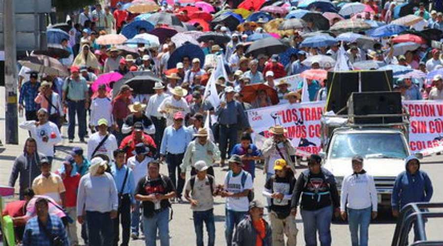 Profesores de la Mixteca se sumaron a la marcha masiva estatal en la capital de Oaxaca | El Imparcial de Oaxaca