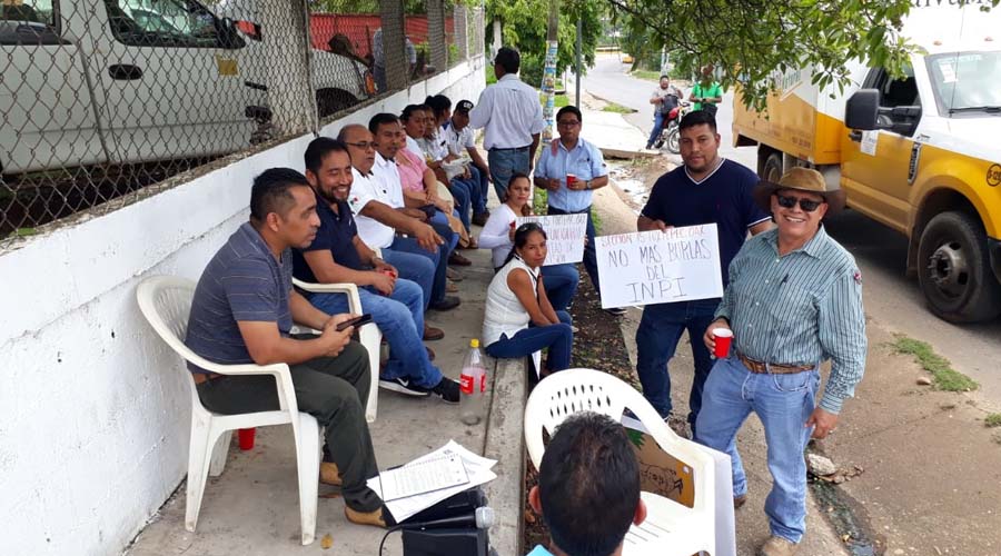 Se manifiestan trabajadores sindicalizados del INPI | El Imparcial de Oaxaca