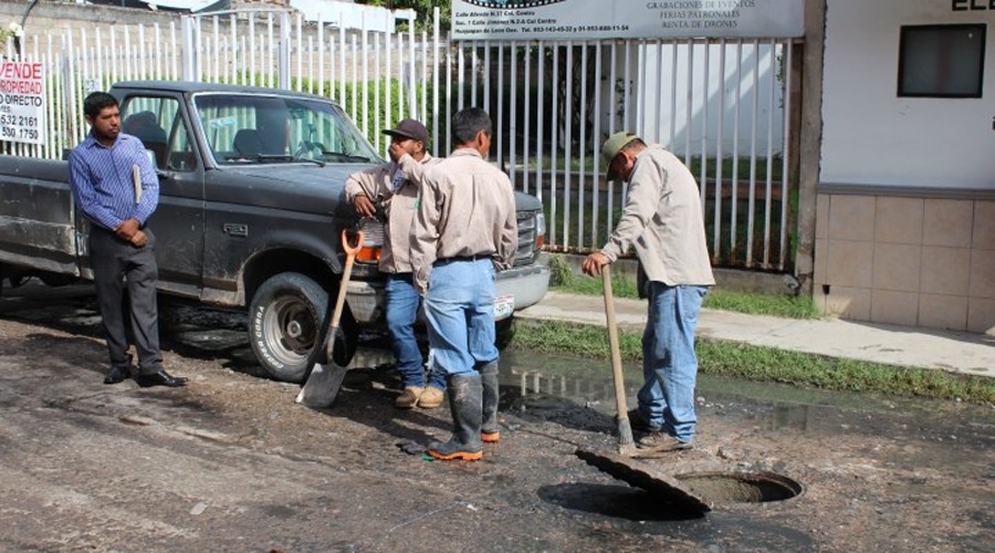 Se quejan vecinos de la Mixteca por  falta de agua y drenaje