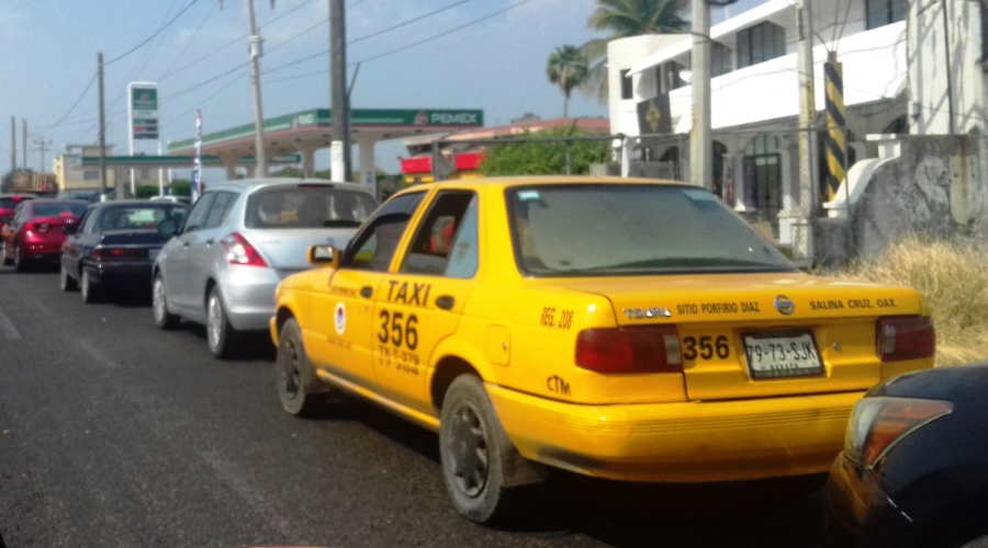 Taxistas del Istmo incrementan tarifa; hay molestia entre usuarios