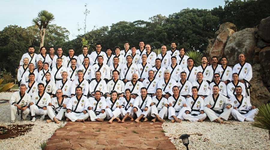 Profesores oaxaqueños del taekwondo aprueban su examen de “Kodanya”