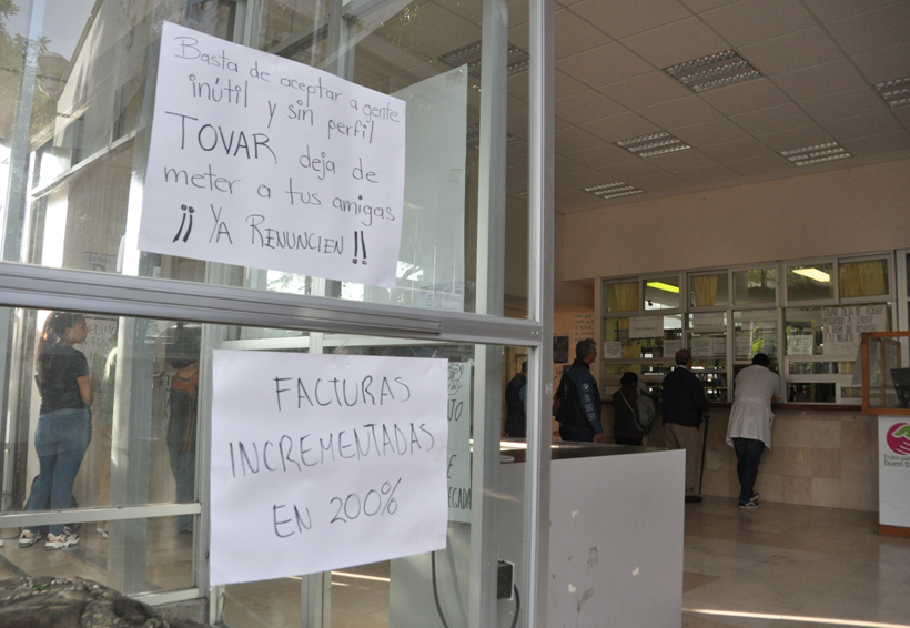 Protesta personal del hospital del ISSSTE; pide seguridad laboral | El Imparcial de Oaxaca