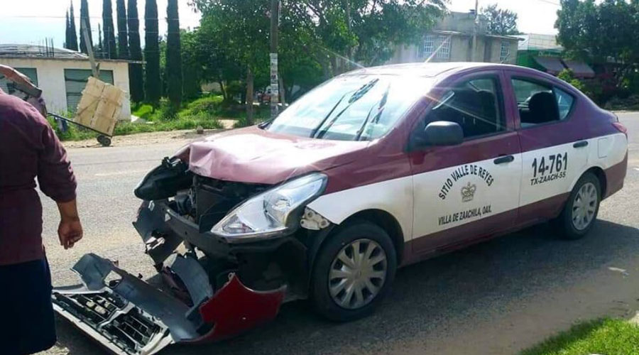 Taxi choca contra un mototaxi en la “Y”