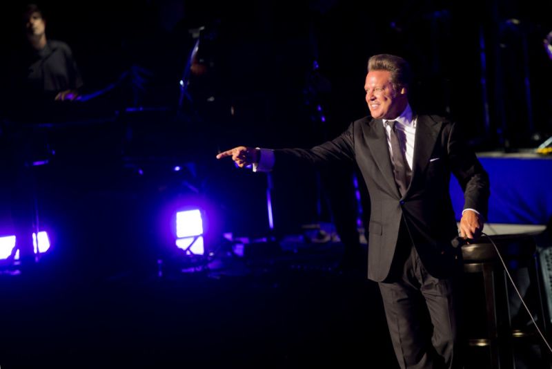 Video: Luis Miguel detiene concierto por original declaración de amor