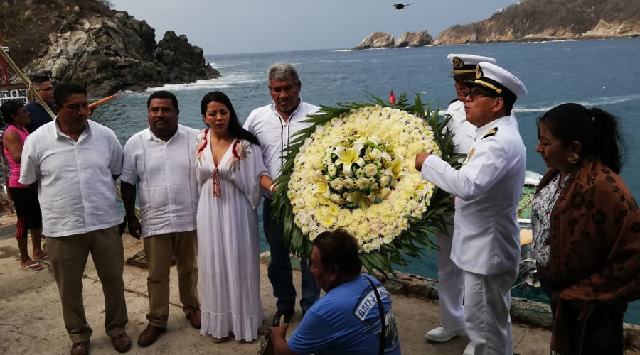 Conmemoran Día de la Marina en Puerto Ángel y Huatulco