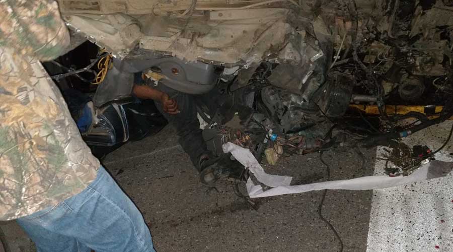 Por exceso de velocidad, muere entre los fierros retorcidos en la carretera federal 190