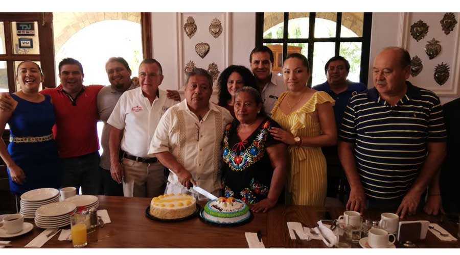 Tito García celebra junto con familiares y amigos