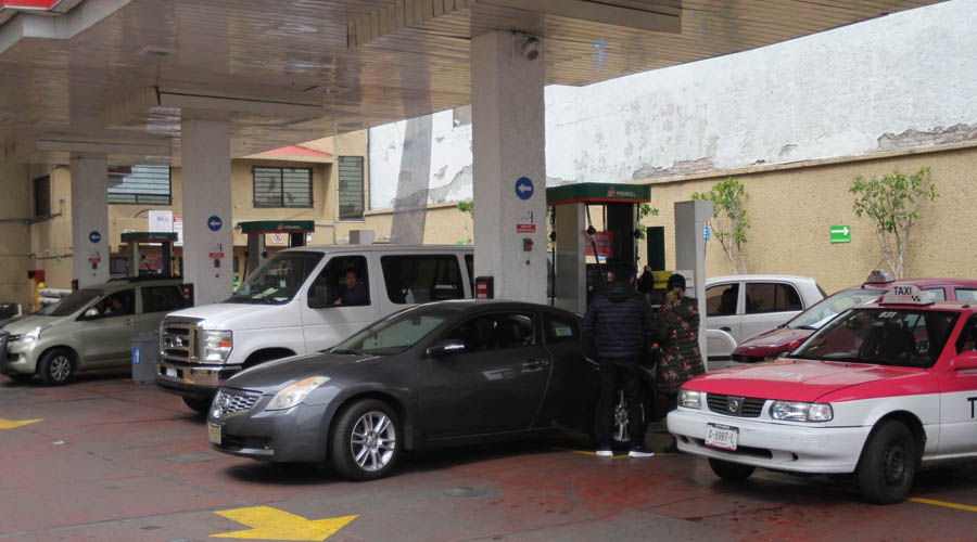 Video: Taxista se va sin pagar, después de cargar gasolina | El Imparcial de Oaxaca