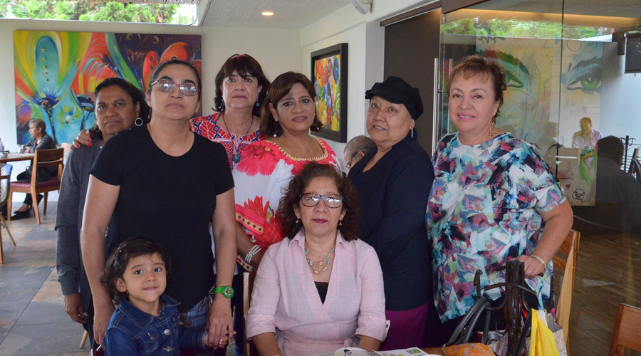 Norma recibe felicitaciones por su cumpleaños