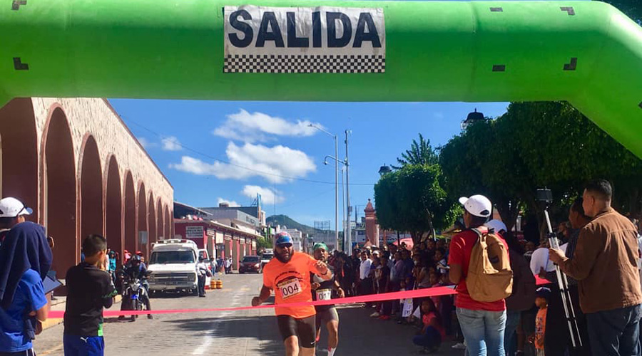 Corren la carrera Indio de Nuyoó en Huajuapan