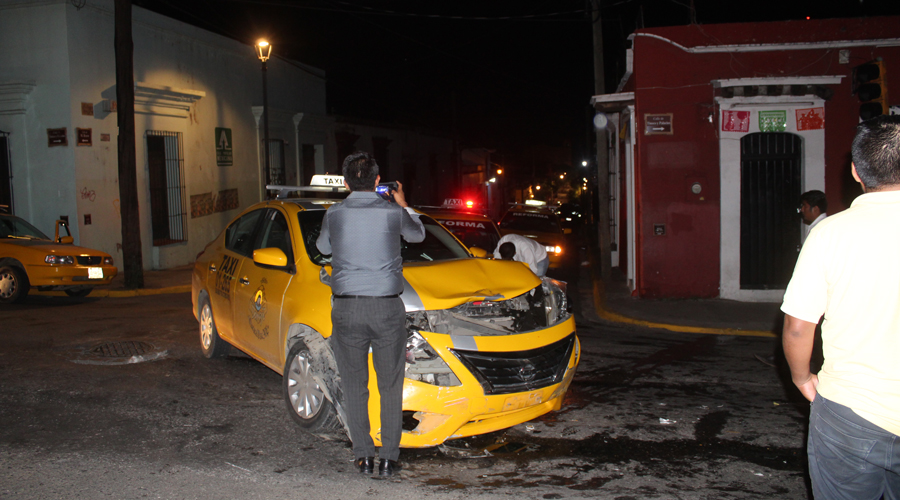 Ebria provoca violento choque en el centro de ciudad capital