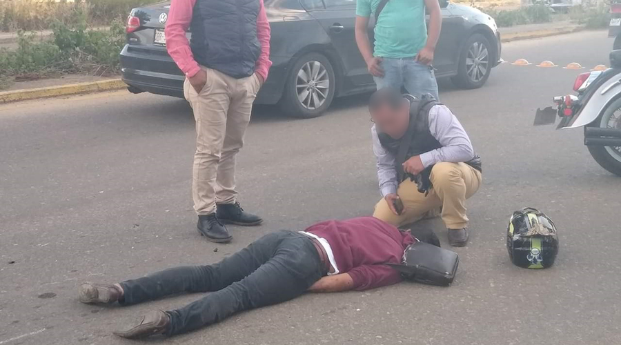 Imprudente conductor embiste a motociclista en San Raymundo Jalpan