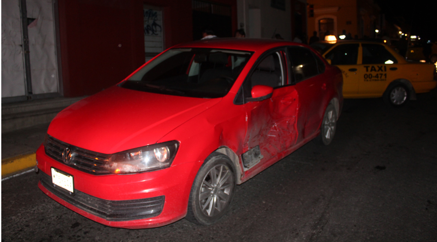 Ebria provoca violento choque en el centro de ciudad capital