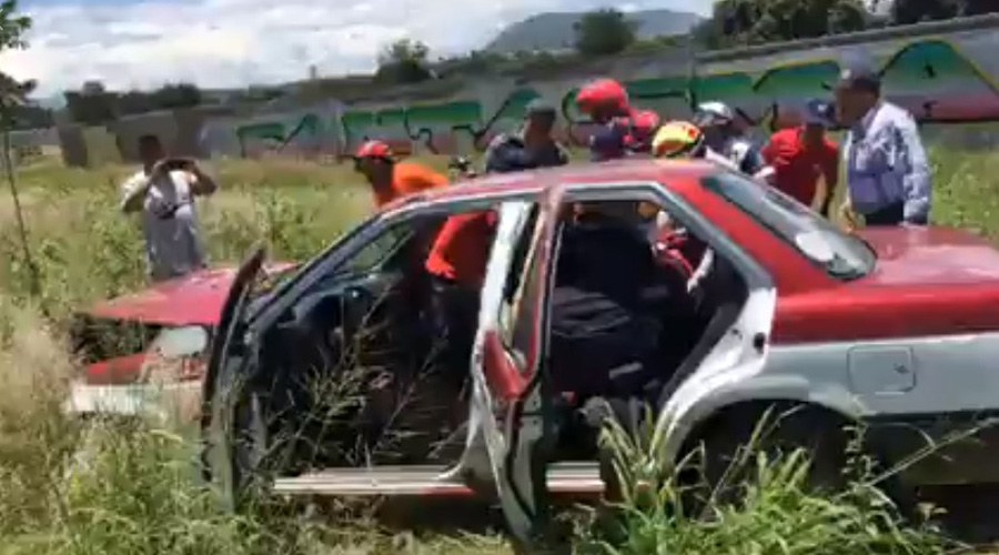 Ebrio por pelear con su novia, provoca choque con taxi foráneo | El Imparcial de Oaxaca Ebrio por pelear con su novia, provoca choque con taxi foráneo | El Imparcial de Oaxaca