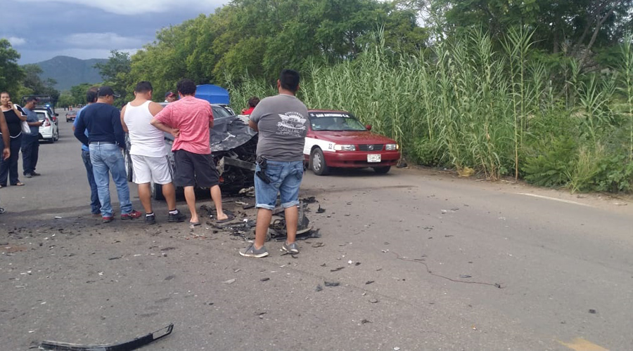 Nueve personas lesionadas deja choque a la altura de San Juan Chilateca