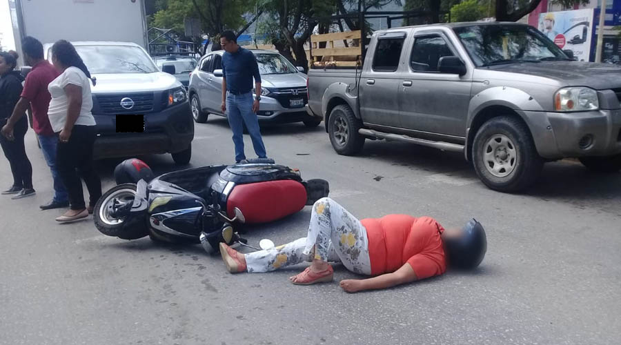 Mujer es arrollada en su motoneta en Avenida Ferrocarril | El Imparcial de Oaxaca