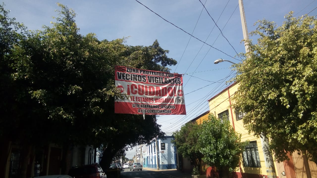 Colocan lonas contra la delincuencia en capital de Oaxaca