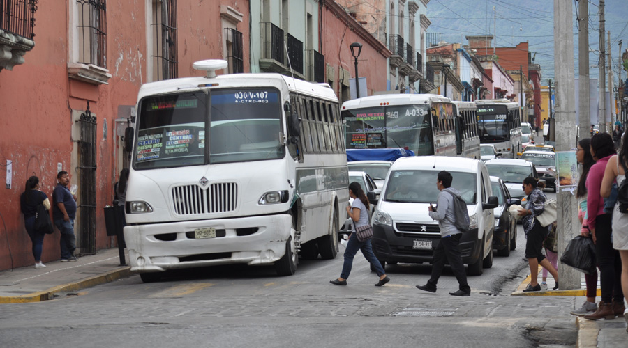Transporte público en Oaxaca: lento, costoso, inseguro y chatarra 