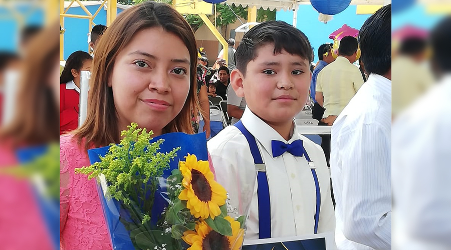 Alejandro concluye su educación primaria | El Imparcial de Oaxaca