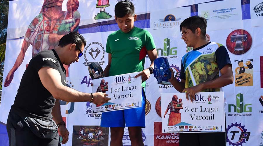Mixtecos corren en la Carrera Internacional Coapan 2019