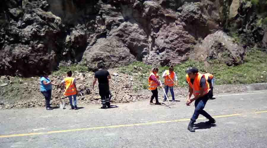 Alertan por derrumbes en carretera federal Huajuapan-Oaxaca