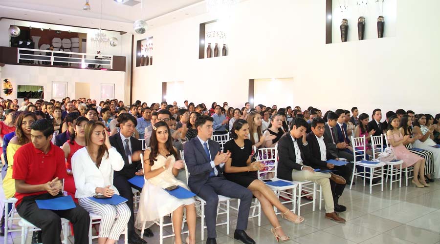 Alumnos del Instituto Ateneo de la Juventud culminaron sus estudios