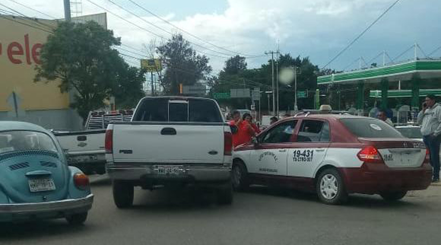 Choque en Montoya deja daños materiales | El Imparcial de Oaxaca