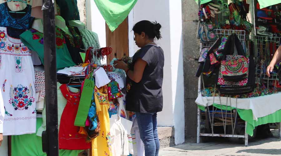 Artesanías chinas ganan calles y ventas en Oaxaca