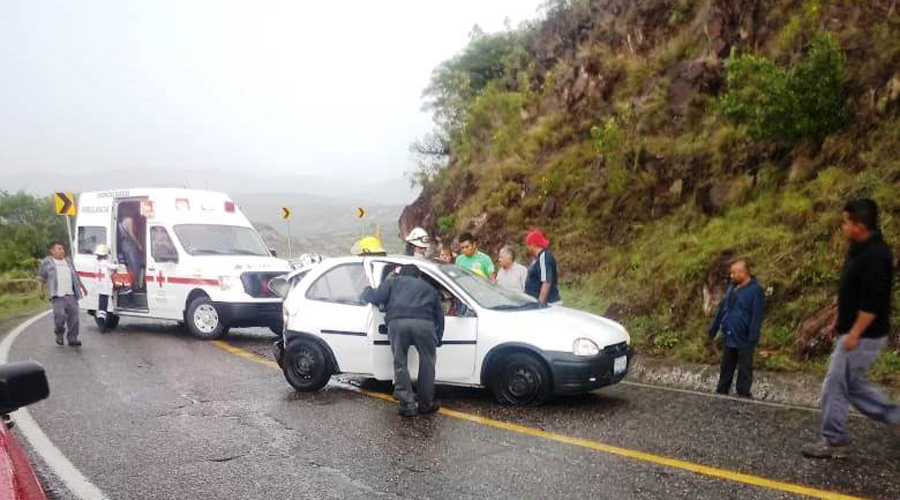 Volcadura en Huajuapan deja cuatro lesionados