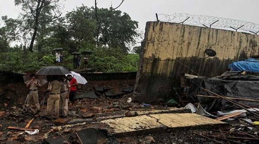 Mueren al menos 21 personas por derrumbe de muro en India