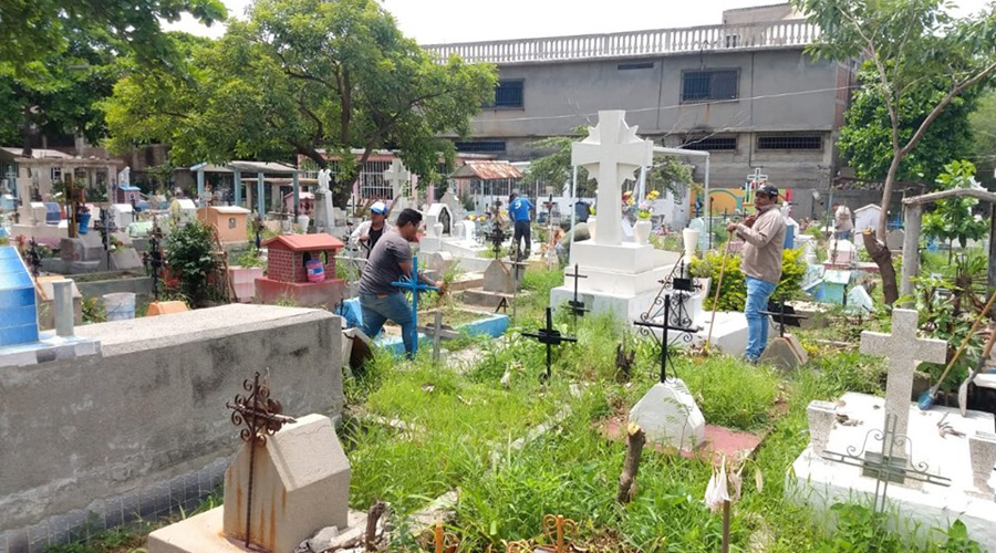Difícil poder enterrar más cadáveres en el panteón municipal de Salina Cruz