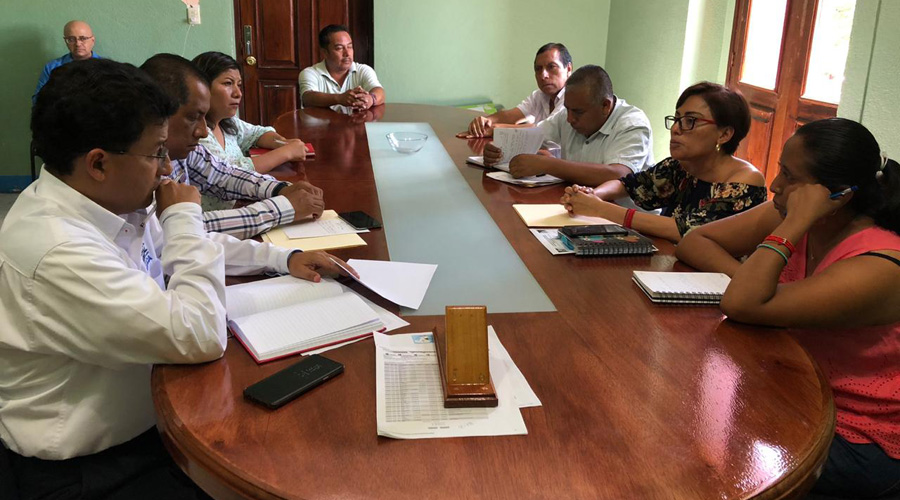 Ediles y síndicos de  la Cañada se reúnen  con el fiscal general | El Imparcial de Oaxaca