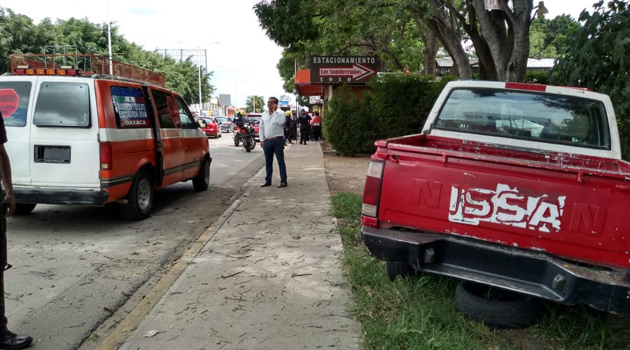 Choque en Xoxocotlán deja cuatro personas lesionadas