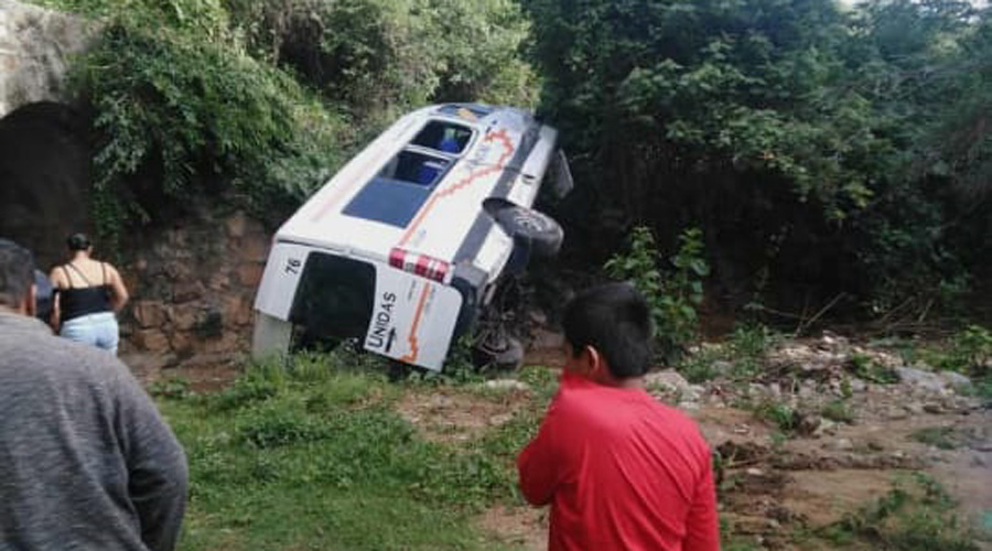 Vuelca camioneta con pasajeros en Barranca Larga | El Imparcial de Oaxaca