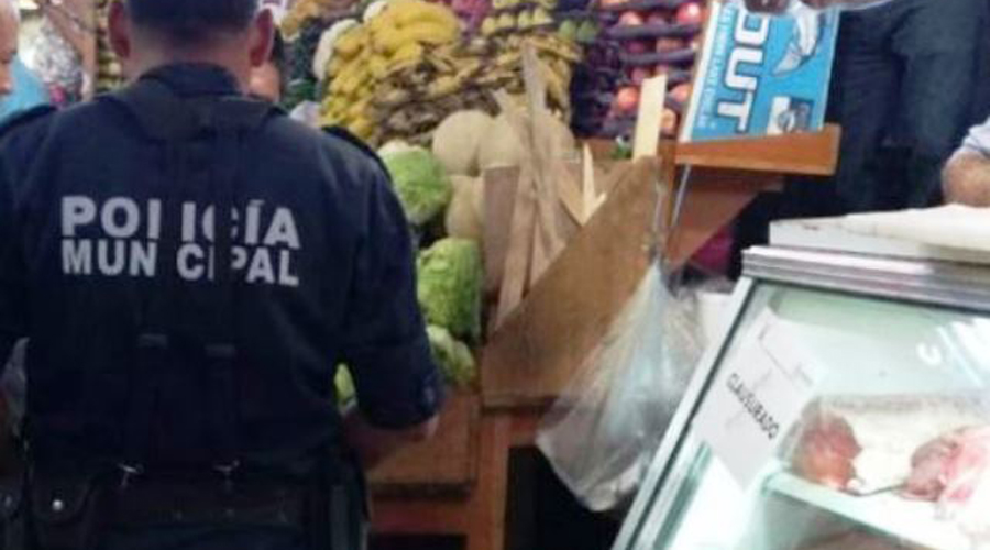 Vehículo de reparto arde en llamas en Huajuapan