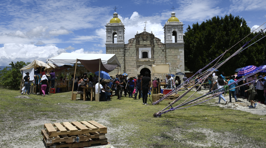 Fiesta de color y música en Las Peñitas, Reyes Etla